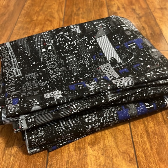 Vintage 1998 Sewing Fabric Rare Glitter and Black Famous Buildings 6 yards - Picture 9 of 10